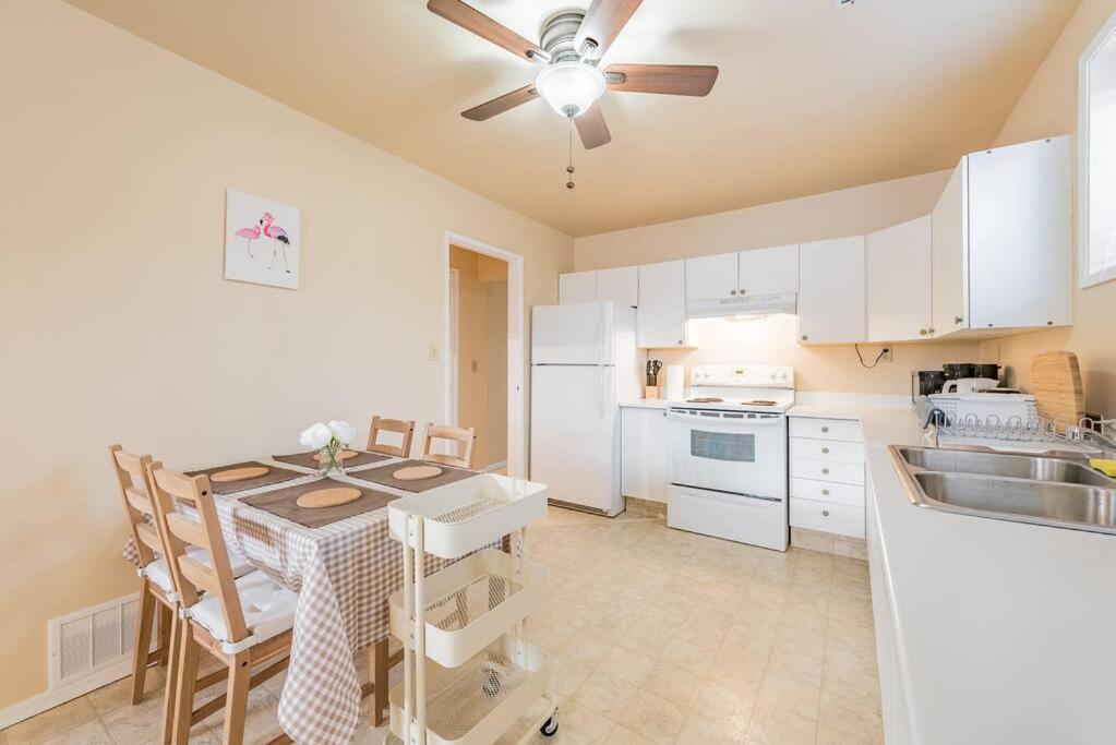 Mt Pleasant Nw 2 Bedrooms 500 カルガリー エクステリア 写真