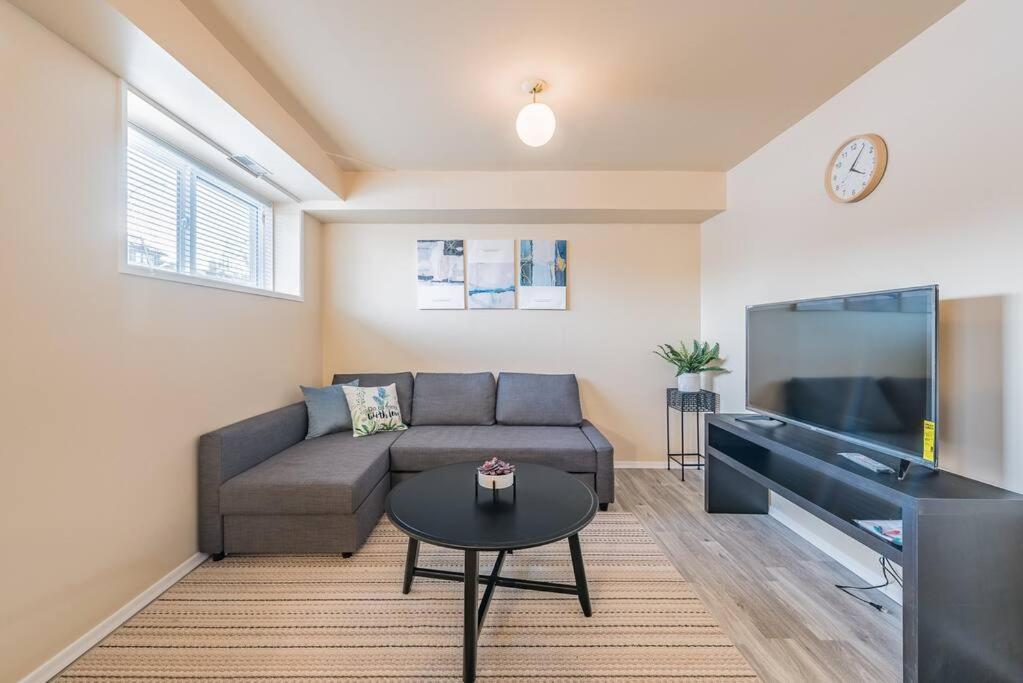 Mt Pleasant Nw 2 Bedrooms 500 カルガリー エクステリア 写真