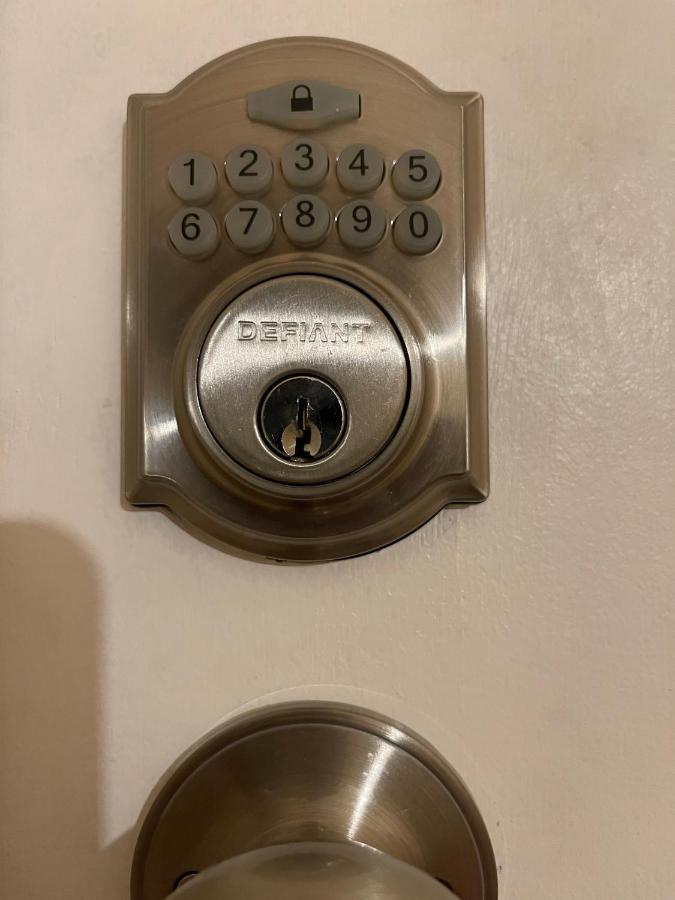 Mt Pleasant Nw 2 Bedrooms 500 カルガリー エクステリア 写真