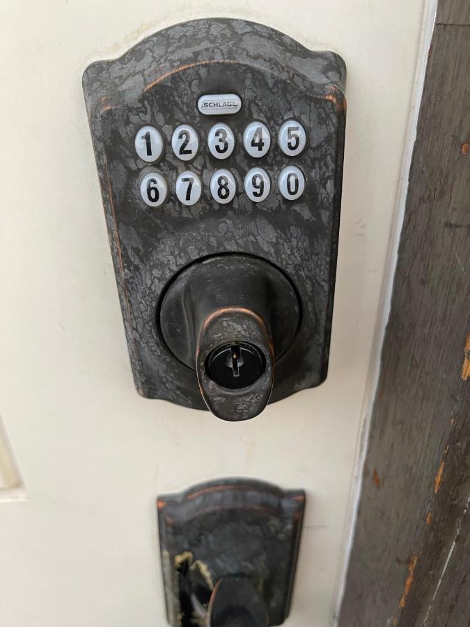 Mt Pleasant Nw 2 Bedrooms 500 カルガリー エクステリア 写真